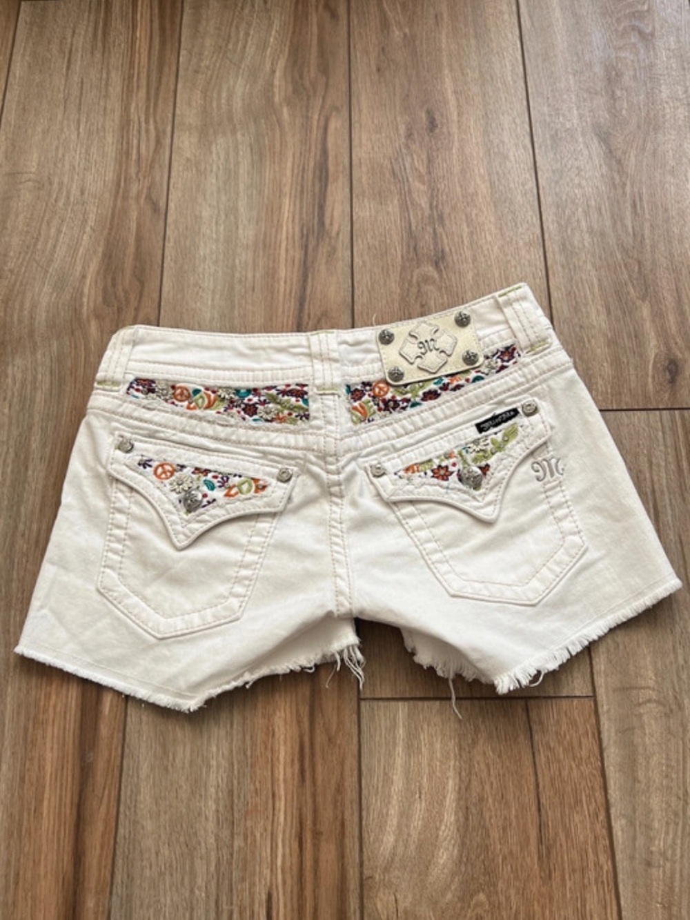 Miss Me White Y2K Shorts Size 28